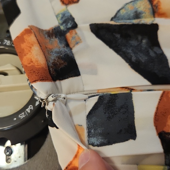 En Thread pleated asymmetrical skirt - Picture 4 of 11